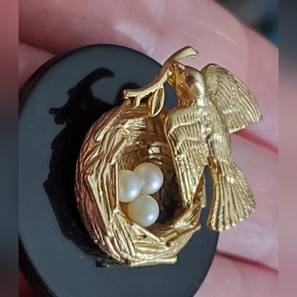 Vintage STUNNING Bird nest pearls enamel brooch pin gold - Picture 2 of 12